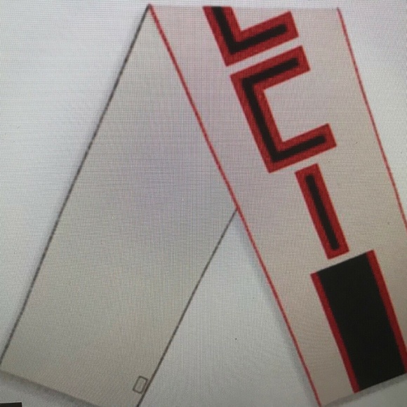 Gucci Ivory/Black Wool/Silk Scarf - Picture 2 of 11